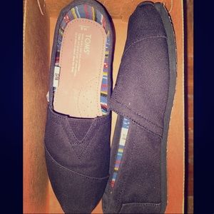 TOMS BLACK ON BLACK MEN'S CLASSICS